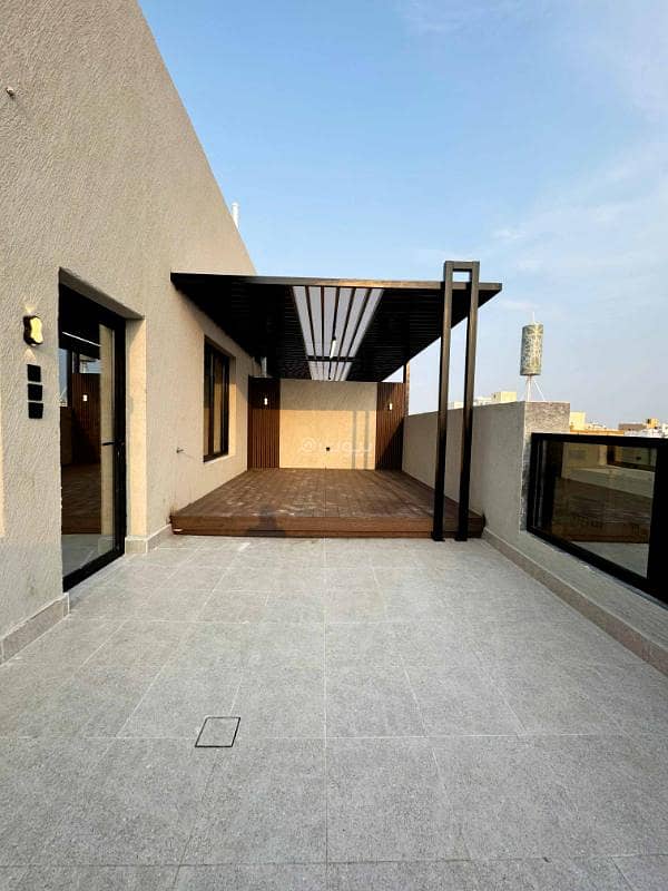 For sale luxurious penthouse with a new roof, two entrances from the owner in Jeddah