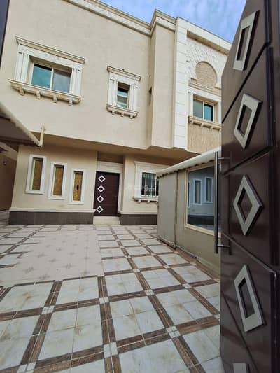 فیلا 5 غرف نوم للايجار في شمال الرياض، الرياض - Villa for rent in al Qirawan district, Riyadh