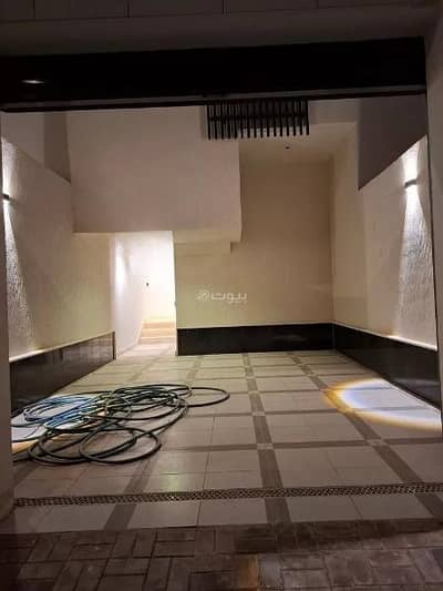 4 Bedroom Villa for Sale in East Riyadh, Riyadh - Townhouse upper