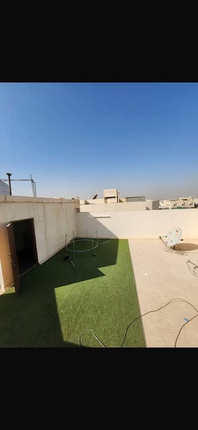 6 Bedroom Floor for Sale in West Riyadh, Riyadh - Floor in West Riyadh，Al Suwaidi 6 bedrooms 700000 SAR - 87622597