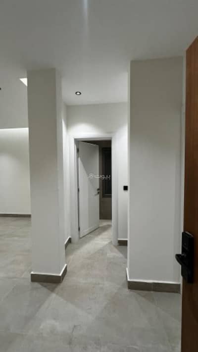 3 Bedroom Floor for Rent in East Riyadh, Riyadh - Apartment with 3 bedrooms, a guest room, and a spacious living room