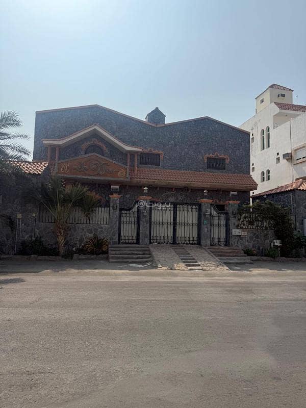 Luxurious villa with large area in Jeddah (Al Basateen neighborhood)