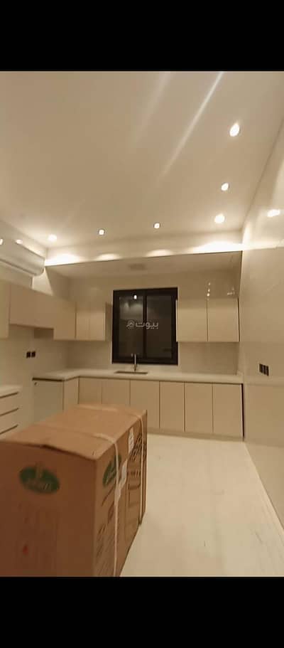 4 Bedroom Villa for Rent in West Riyadh, Riyadh - للإيجار – فله مكونه من ثلاث شقق ودور ارضي في بداية حي ظهرة لبن