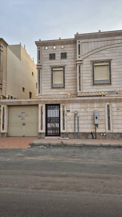 6 Bedroom Villa for Rent in North Jeddah, Jeddah - Villa with 14 Rooms in Al-Yaqout Neighborhood