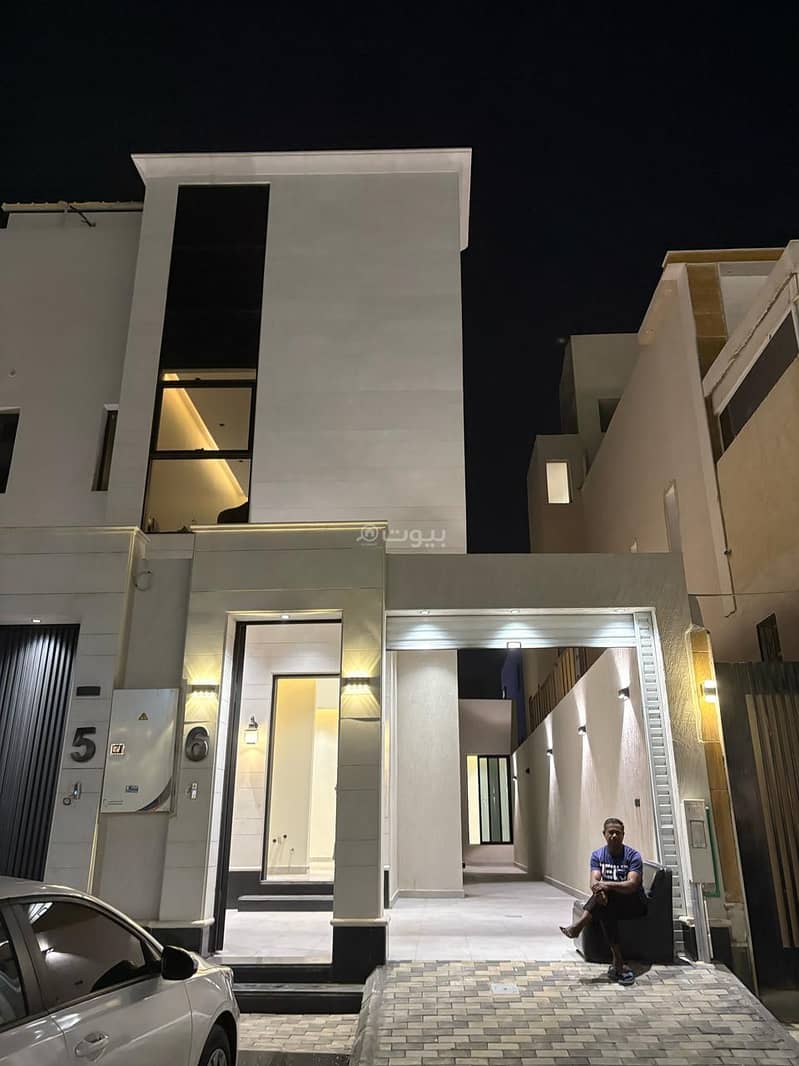 4 bedroom floors for sale in Al Awali