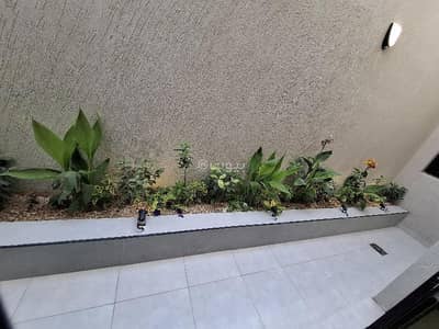 4 Bedroom Floor for Sale in East Riyadh, Riyadh - Floor in East Riyadh，Al Janadriyah 4 bedrooms 1250000 SAR - 87642786