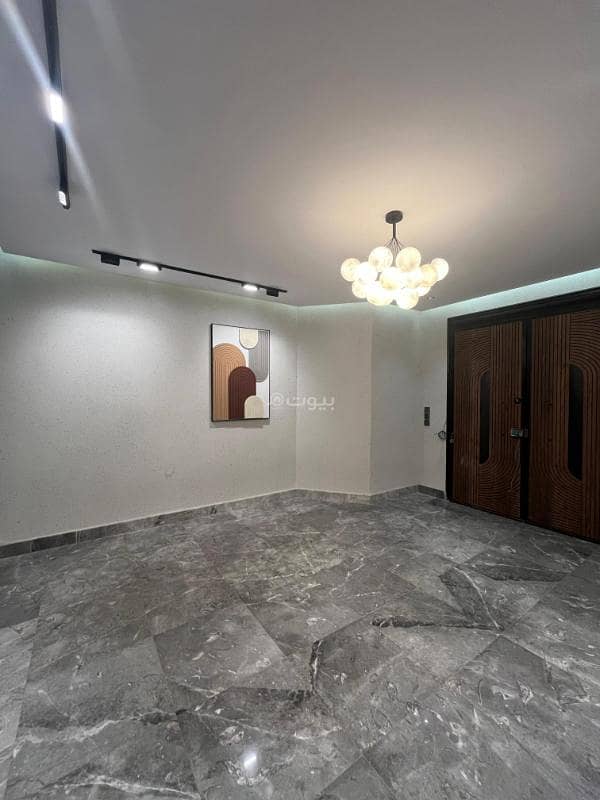 For sale a luxurious front 4-room apartment with two entrances immediately from the owner directly