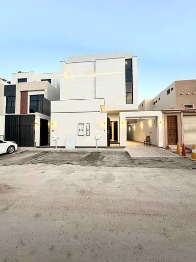 6 Bedroom Floor for Sale in East Riyadh, Riyadh - Look for a place in Al Ramal neighborhood, Riyadh