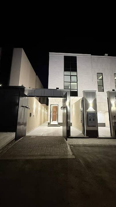 4 Bedroom Villa for Sale in East Riyadh, Riyadh - Townhouse, Al Janadriyah
