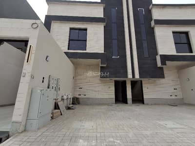 3 Bedroom Floor for Sale in East Riyadh, Riyadh - Apartment in Al Munisiyah neighborhood