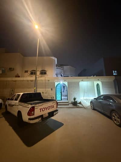 8 Bedroom Villa for Rent in North Riyadh, Riyadh - Villa in a prime location