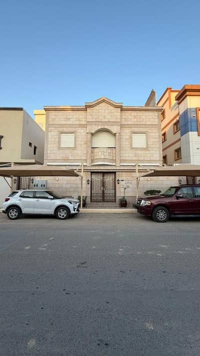 11 Bedroom Villa for Sale in North Jeddah, Jeddah - Villa in a prime location in Sheraa neighborhood - North Obhur - Jeddah consisting of two floors, annex, and 3 apartments.