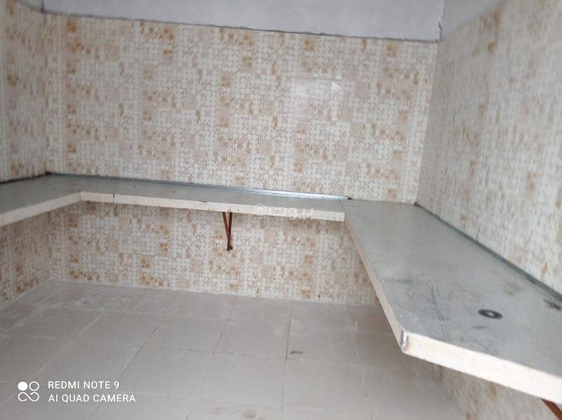 Air-conditioned room for monthly rent in Al-Musafah district for 1200 SR monthly. Contact 0503264004.