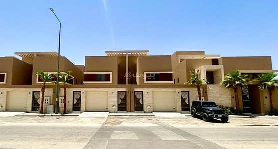 3 Bedroom Floor for Rent in North Riyadh, Riyadh - Luxurious villa for rent in Al Maalga neighborhood