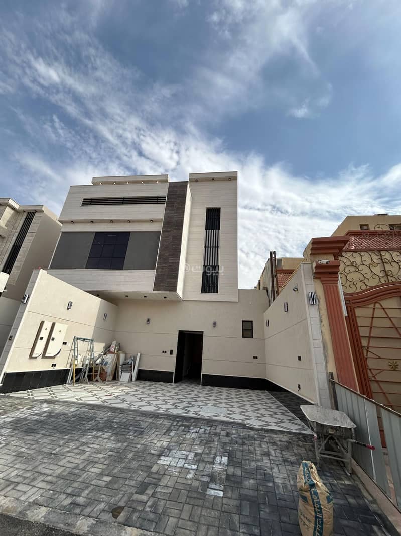 For sale, first floor in Al Khaleej neighborhood