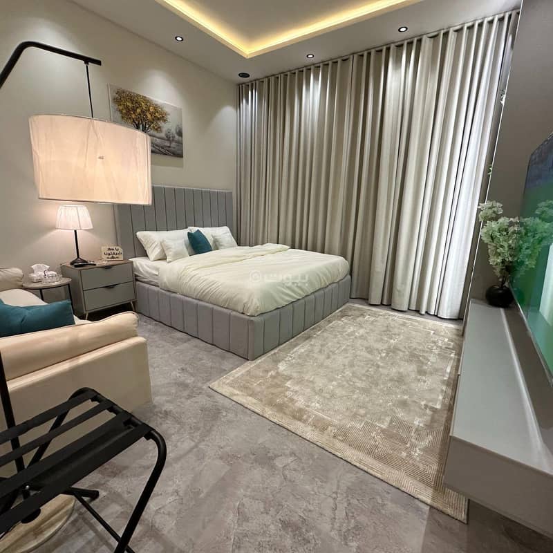 A wide elegant studio with self -entry