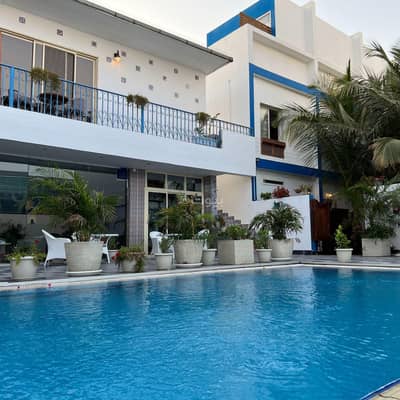 1 Bedroom Apartment for Rent in Jeddah - Suite overlooking the public pool