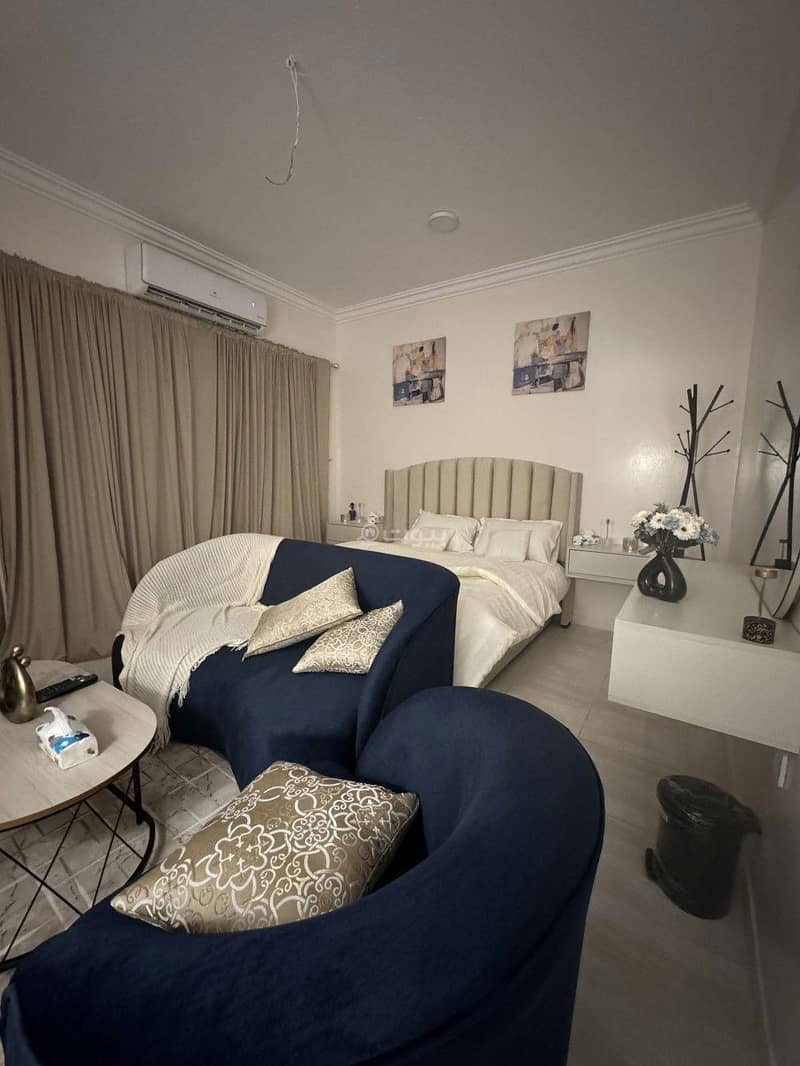 Distinctive studio with private entrance