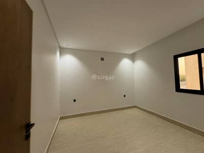 دور 6 غرف نوم للبيع في جنوب الرياض، الرياض - دور للبيع بحي عكاظ