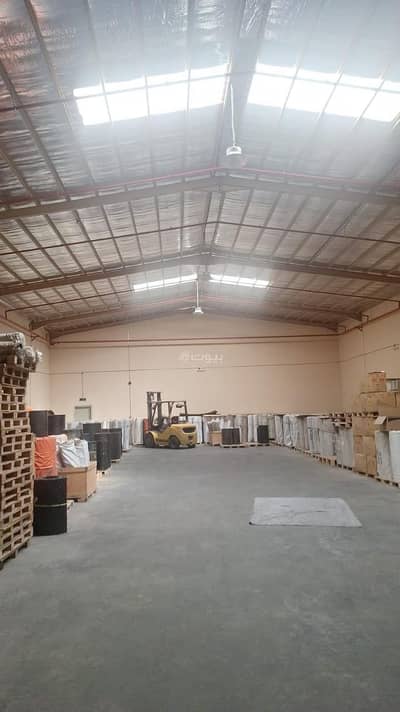 مستودع  للايجار في شرق الرياض، الرياض - مستودع 700 متر خطوره عاليه