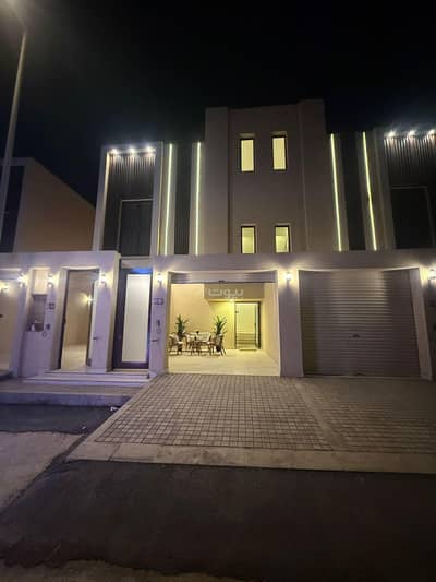 دور 3 غرف نوم للبيع في جنوب الرياض، الرياض - Upper floors with an annex for sale in Ukkaz, Riyadh