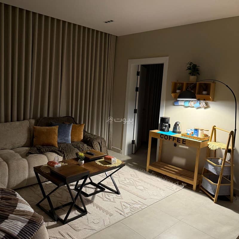 A room and a quiet hall with self -entry