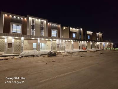 3 Bedroom Floor for Sale in East Riyadh, Riyadh - Floor in East Riyadh，Al Janadriyah 3 bedrooms 850000 SAR - 87663631