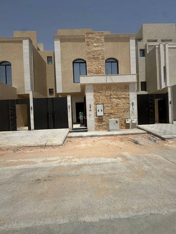 تاون هاوس ٣ أدوار موقع ممتاز بالقرب من جميع الخدمات والطرق الرئيسيه تاون هاوس ٣ أدوار موقع ممتاز بالقرب من جميع الخدمات والطرق الرئيسيه
