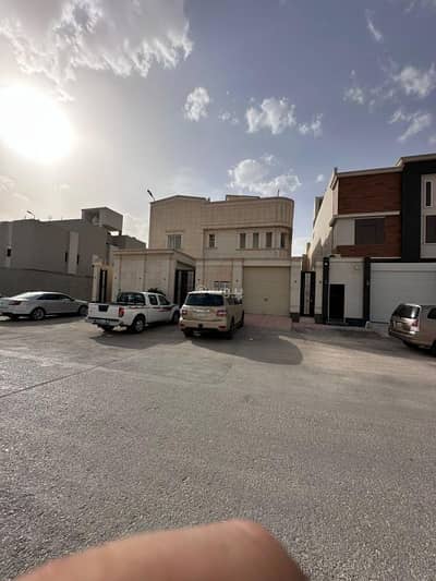 فیلا 10 غرف نوم للبيع في شمال الرياض، الرياض - للبيع فيلا دور واربعه شقق استثماريه بحي النرجس