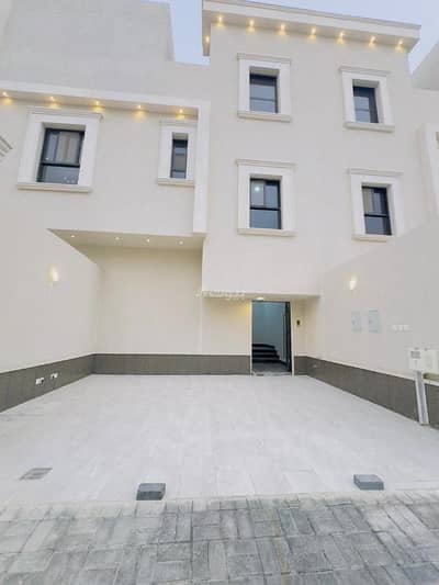4 Bedroom Floor for Sale in East Riyadh, Riyadh - First round in Al-Qadisiyah neighborhood