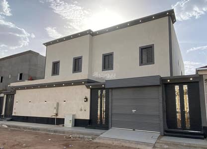 6 Bedroom Villa for Sale in Al Qabiba, Madina - Luxury duplex villa with an apartment in the back with a private entrance in Al Qubayba neighborhood, Al Madinah.