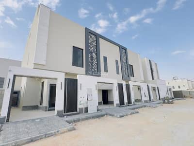 4 Bedroom Floor for Sale in East Riyadh, Riyadh - Ground floor townhouse for sale in Al Janaderiyah, Riyadh