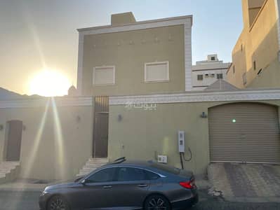 6 Bedroom Villa for Sale in Al Awali, Makkah - For Sale – Luxury Villa in Al-Raqi District-Madina