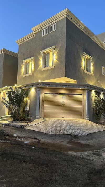 10 Bedroom Villa for Sale in North Jeddah, Jeddah - Villa in North Jeddah，Al Zumorrud 10 bedrooms 1550000 SAR - 87670384