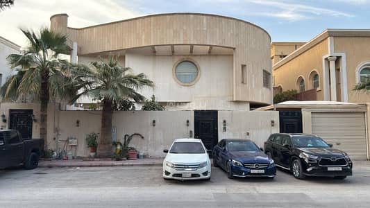 6 Bedroom Villa for Sale in North Riyadh, Riyadh - Villa for sale 735m in As-Sihafah neighborhood, 30th South Street