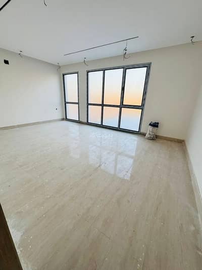 3 Bedroom Floor for Sale in East Riyadh, Riyadh - Upper townhouse in Al Janaderiya neighborhood