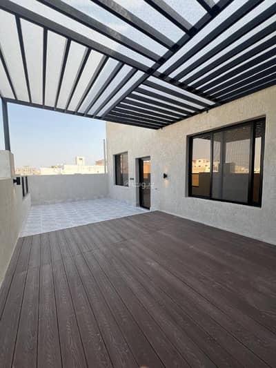4 Bedroom Apartment for Sale in North Jeddah, Jeddah - 4-room penthouse with roof in Alsalamah district for sale immediate vacancy
