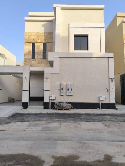 5 Bedroom Floor for Sale in East Riyadh, Riyadh - Floor for sale in Al Janadriyah, East Riyadh