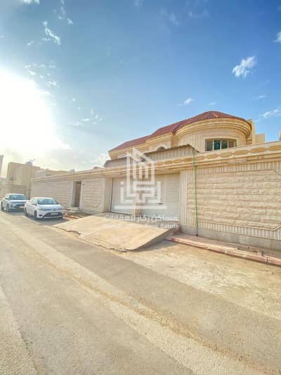 Land for Sale in East Riyadh, Riyadh - A corner land with a villa for sale suitable for building 3 residential units