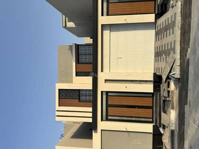 9 Bedroom Villa for Sale in Al Shulah, Dammam - Real estate for sale in Wahat Al-Sharqiyah neighborhood, north of 25-meter street, central air conditioning in the main room, personal elevator, all warranties provided.