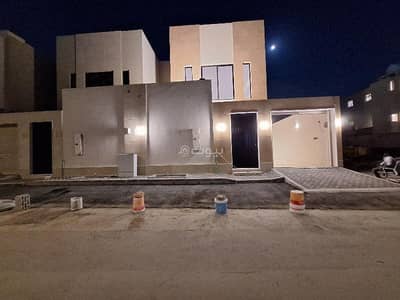 5 Bedroom Villa for Sale in East Riyadh, Riyadh - Villa with internal staircase duplex in Al Qadisiyah district, east of Riyadh