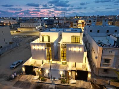 6 Bedroom Villa for Sale in North Jeddah, Jeddah - Luxury villa for sale in Al Suwari district - Jeddah