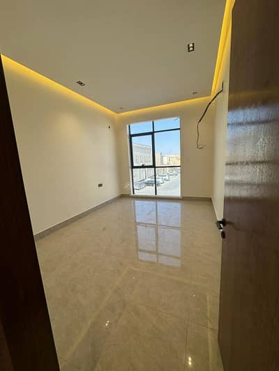 9 Bedroom Villa for Sale in East Riyadh, Riyadh - For sale, a villa with an inner staircase in Qurtubah district, presentation number 821.