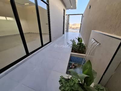 دور 4 غرف نوم للبيع في شرق الرياض، الرياض - 4 غرف نوم أدوار للبيع الجنادرية