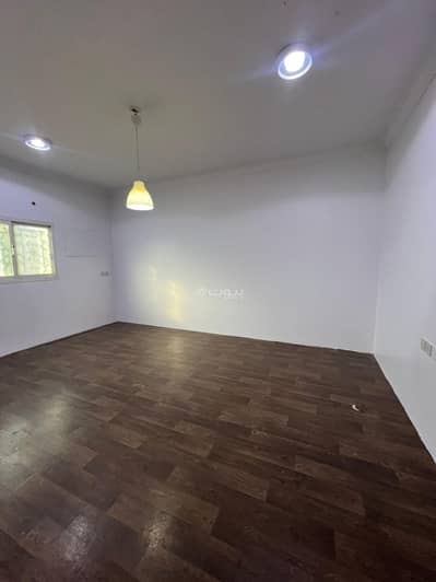 5 Bedroom Floor for Rent in North Riyadh, Riyadh - Private entrance and private rooftop