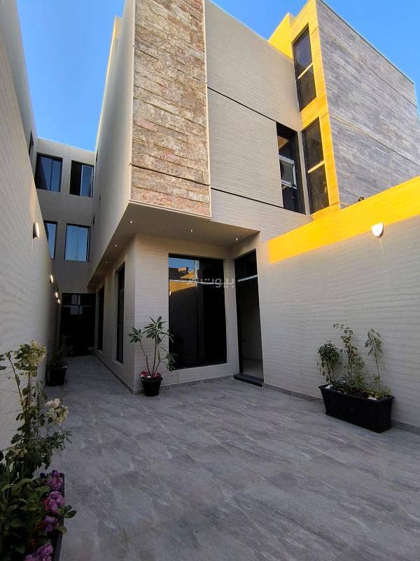 Ground floor for sale in Qurtubah neighborhood, large area and prime location