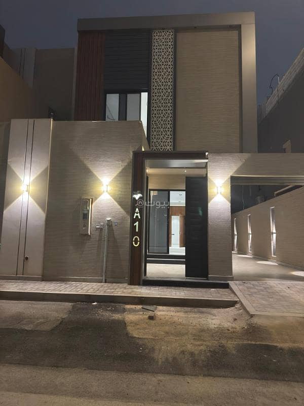 Villa for sale in Qurtubah district, 268 sqm, 20m street, western facade