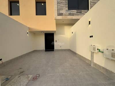 4 Bedroom Floor for Sale in East Riyadh, Riyadh - Apartment with rooftop in Nahda neighborhood at a special price