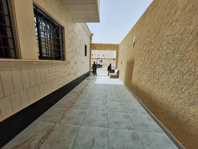 دور 3 غرف نوم للبيع في شرق الرياض، الرياض - دور ارضي للبيع مدخل سيارة الرياض حي البيان