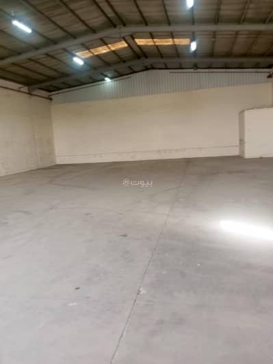 Warehouse for Rent in East Riyadh, Riyadh - Warehouse space 843 meters in Salhi district